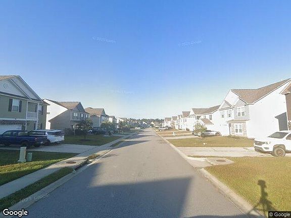 Exterior Neighborhood (street photo)
