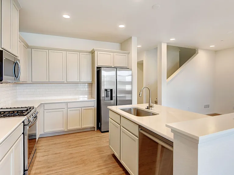 4954 Denys Dr — Photo 10