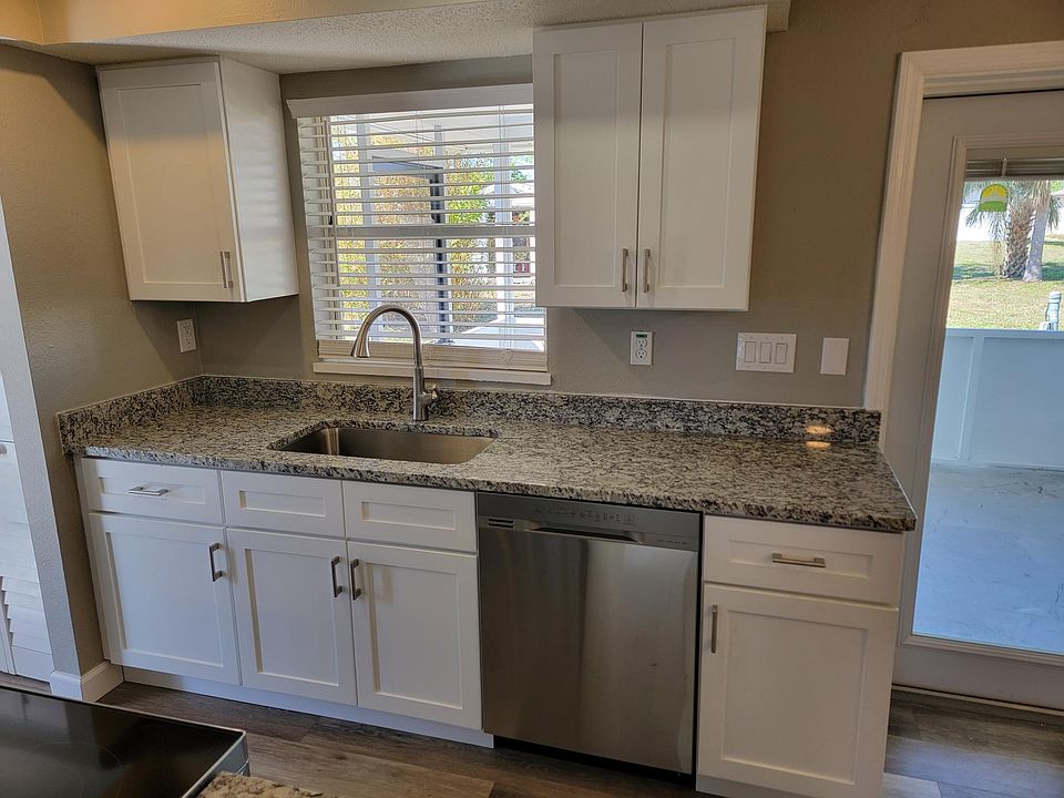 1st image of 390 Azalea Ave