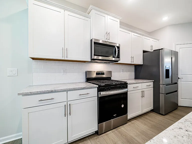 1400 Hollyview Ave — Photo 14