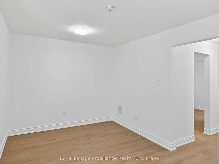 171 Hazlitt St #4 — Photo 8