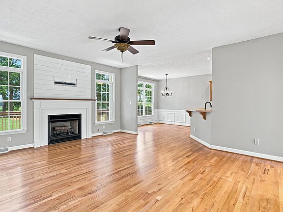 5th image of 1159 High Grove Ln