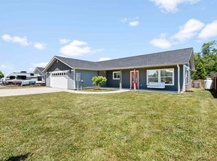 230 Longiflorum Ln, Smith River, CA 95567