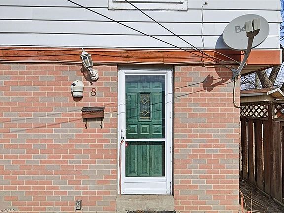 4th image of 8 Huronia Ct