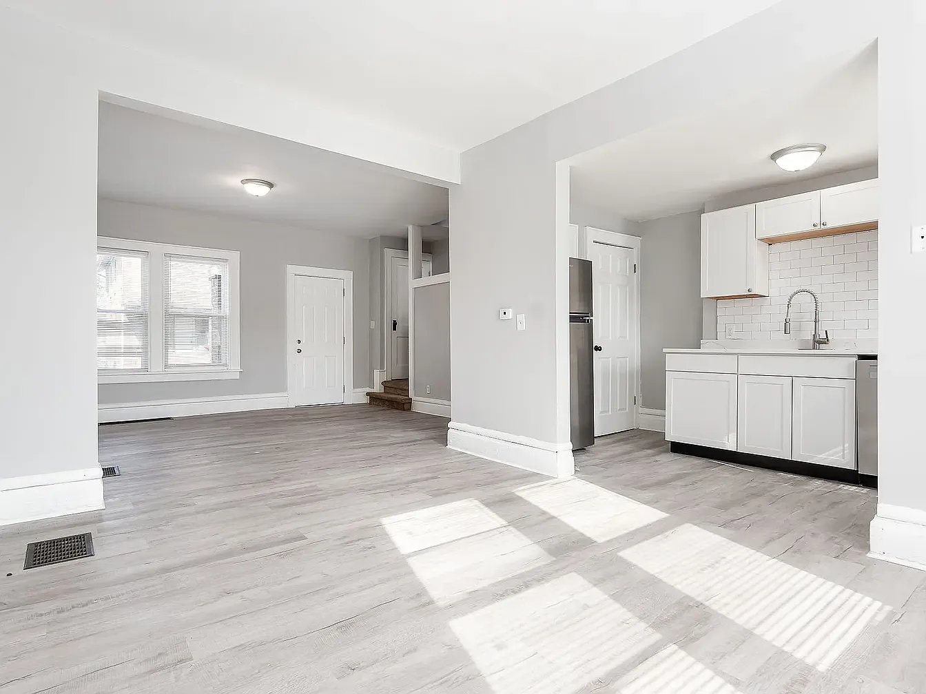 2 bed, 1070 sqft, $1,300 — Photo 4