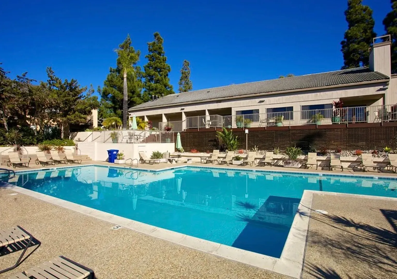 *Spacious 1 Bedroom in La Jolla!* — Photo 1