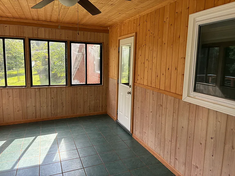 sun room approx. 10x20'