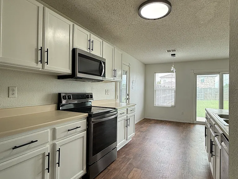 765 Lowe Dr — Photo 11