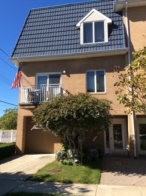 Front view 1501 Royce St