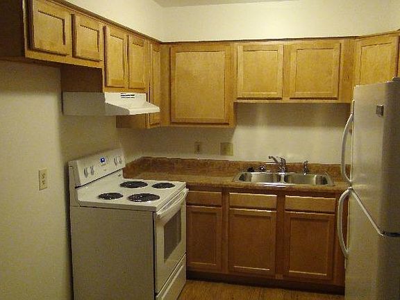 3rd image of 2302 State St APT 3