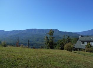 833 Red Fox Trl, Gatlinburg, TN 37738