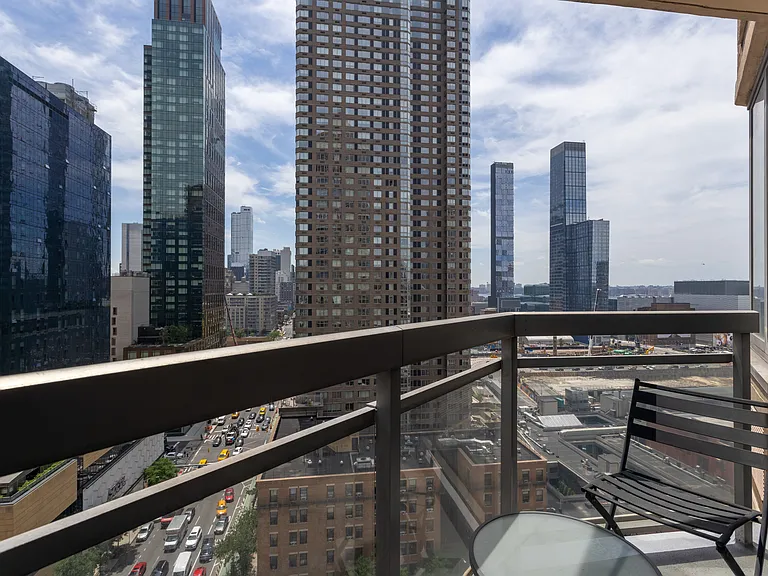 500 W 43rd St #18C — Photo 8