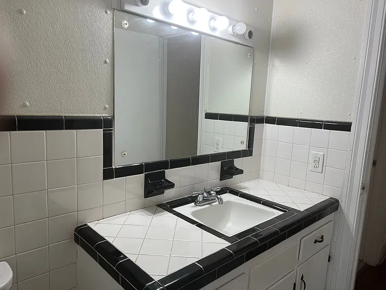 1094 Jonestown Rd — Photo 11
