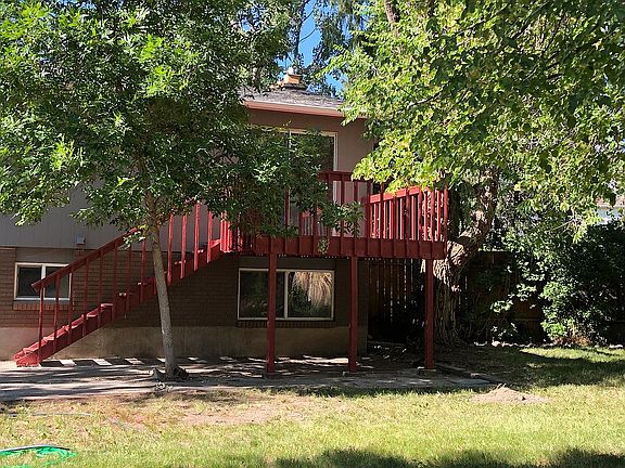 Deck off of dining area