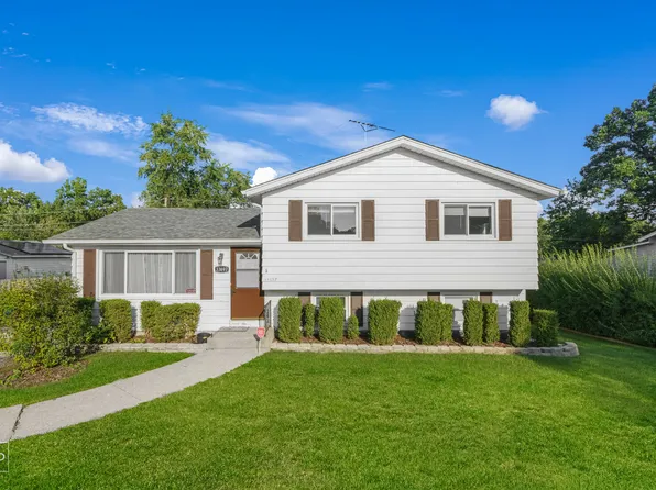 33697 N Idlewild Dr, Grayslake, IL 60030