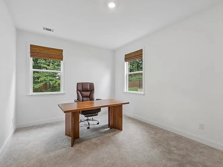 3453 Hillyard Dr — Photo 4