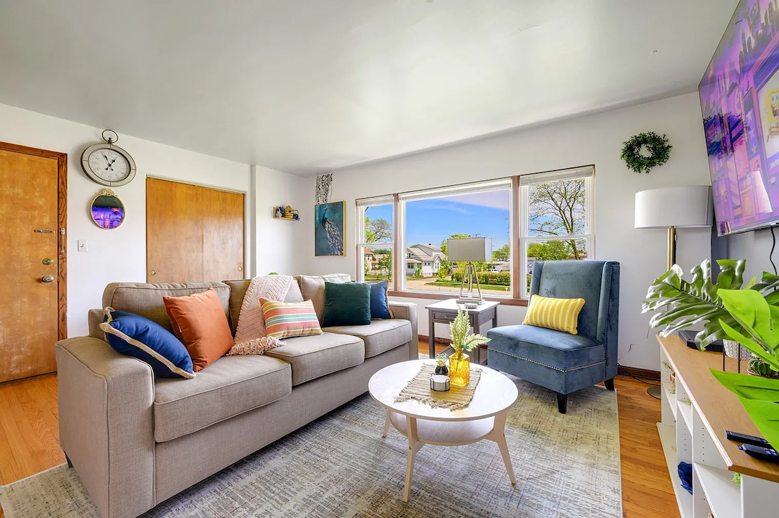 2 bed, 1.0 bath, 893 sqft, $3,528 — Photo 2
