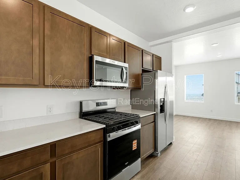 371 E Levengrove Dr — Photo 11