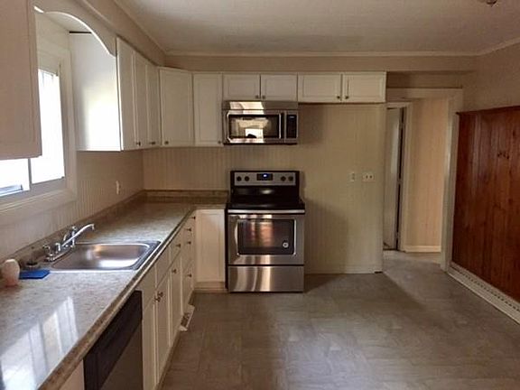 4th image of 50 Whittaker Ave