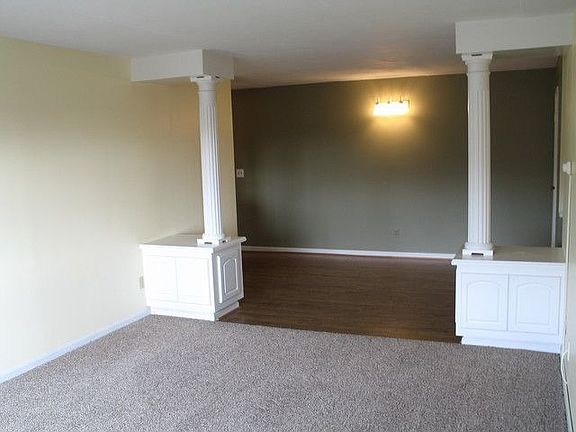 4th image of 200 Diplomat Dr APT 7M