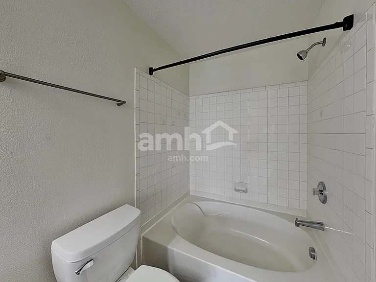 5624 Grassy Bank Dr — Photo 10