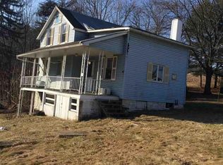 1 Lodge Ln, Spring Glen, PA 17978