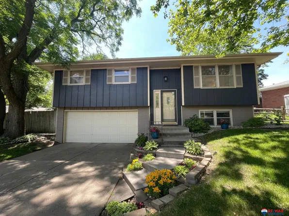 421 Wedgewood Dr, Lincoln, NE 68510