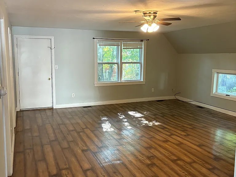 31 Maple St — Photo 8