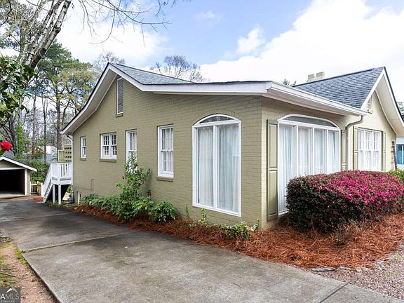 3rd image of 683 Collier Rd NW