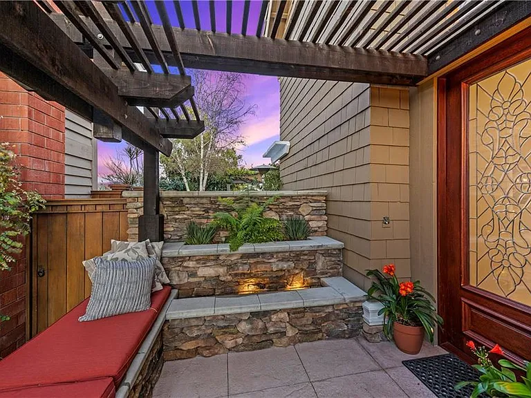 1089 Danielle Dr — Photo 3
