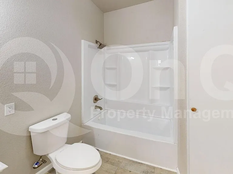 2209 Wellington St — Photo 9