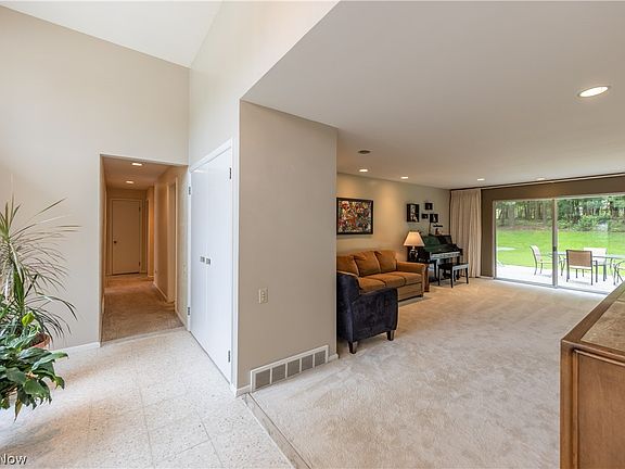 4th image of 3318 Bremerton Rd