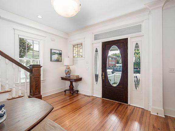 5th image of 125 Craven St