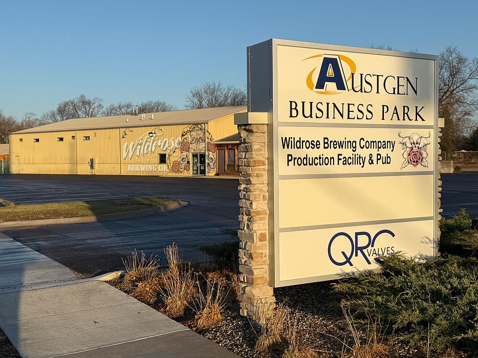 1st image of 1104 E Main St