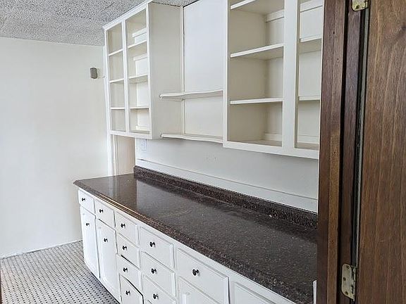 3rd image of 2605 Fremont Ave S APT 100