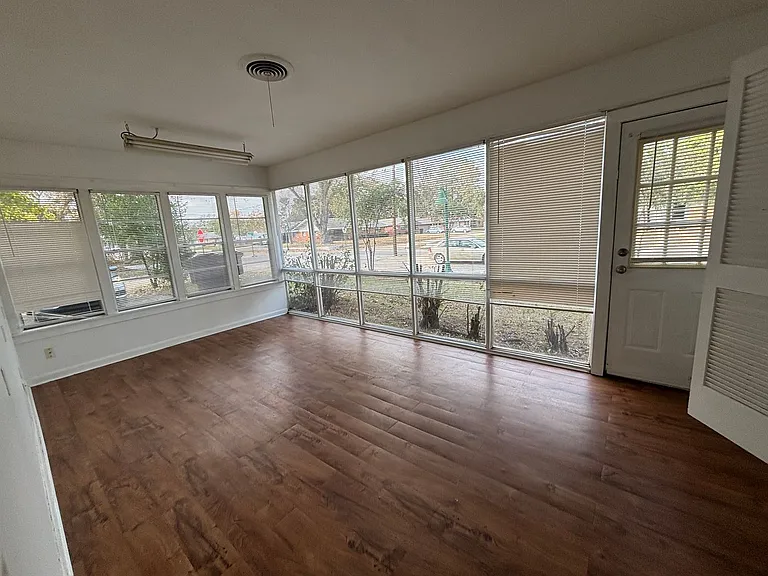 4101 Glen St — Photo 14