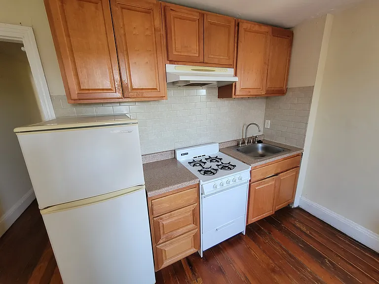 719 Corinthian Ave #3R — Photo 3