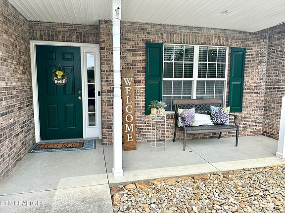 2nd image of 1601 Emerald Pointe Ln
