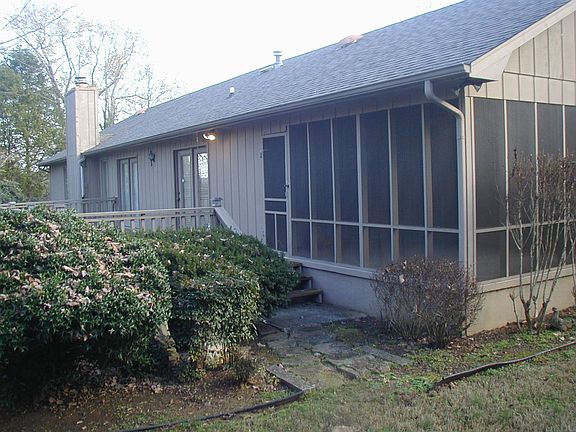 Rear view/screened in porch