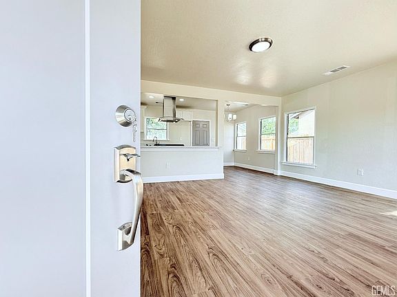 3rd image of 338 Linda Vista Dr