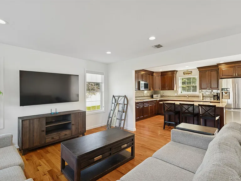 16 Mastro Ct — Photo 7