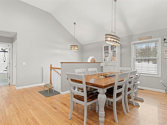 3rd image of 65 Beaver Road