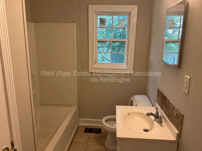 612 N 9th St — Photo 7
