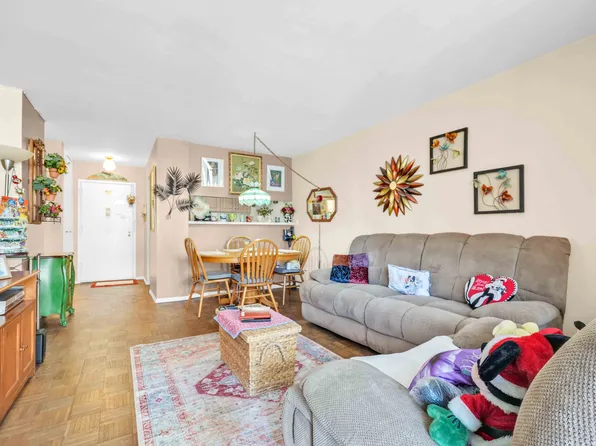 138-35 Elder Avenue image 1 of 15