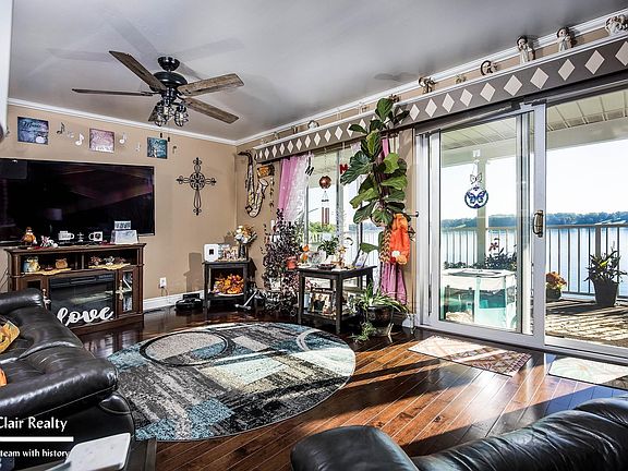 3rd image of 1501 N River Rd #205