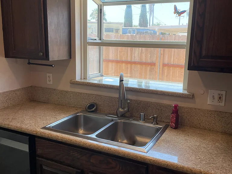 Kitchen sink/countertop