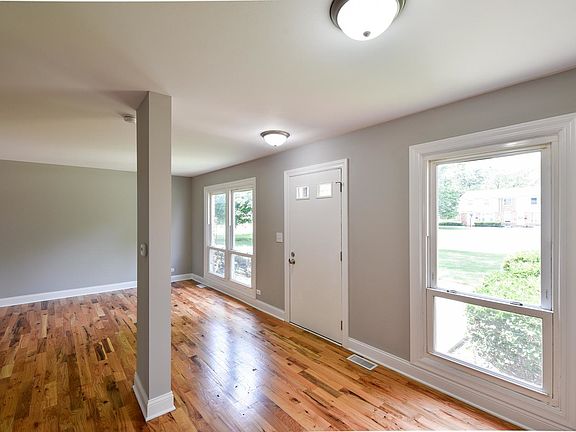 3rd image of 4015 Oxford Ct
