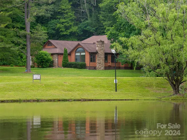 10 Windsong Dr, Fairview, NC 28730