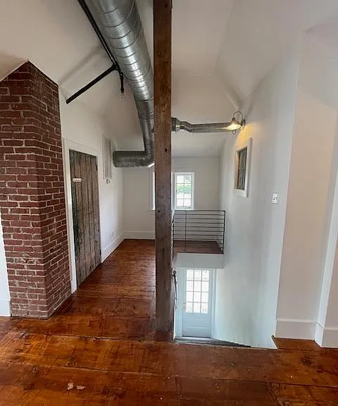 19 W 2nd St — Photo 14