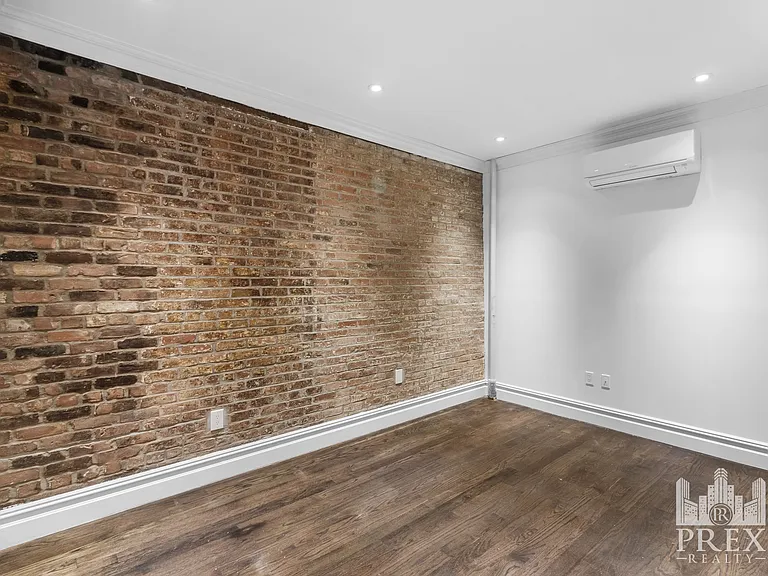 244 10th Ave #2E — Photo 2